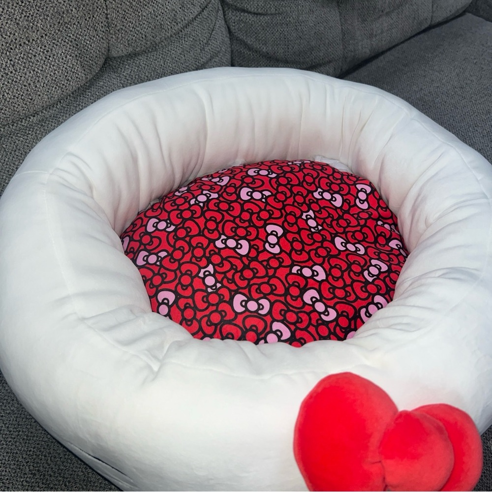 New Plush Hello Kitty Pet bed and Ceramic Pet Bowl Bundle - Picture 2 of 5